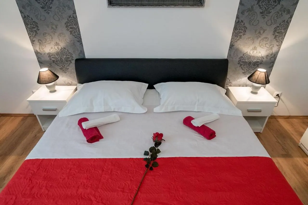 Apartment Anteo Free Parking Split 0*,